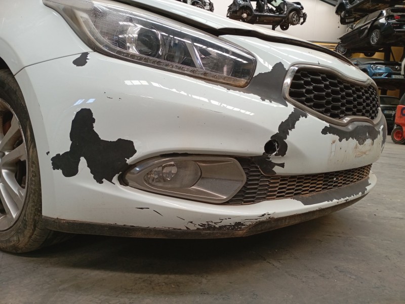 Recambio de paragolpes delantero para kia cee´d (jd) 1.6 crdi 128 referencia OEM IAM   