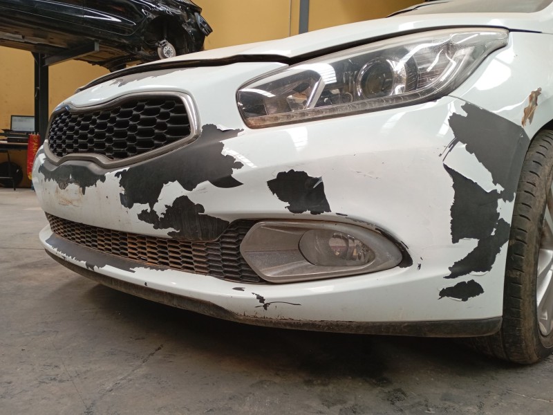 Recambio de paragolpes delantero para kia cee´d (jd) 1.6 crdi 128 referencia OEM IAM   