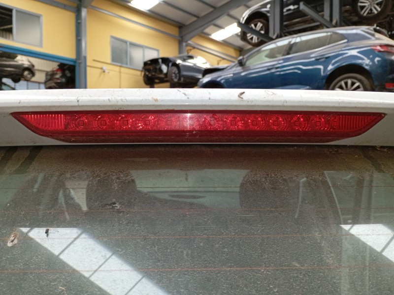 Recambio de luz central de freno para kia cee´d (jd) 1.6 crdi 128 referencia OEM IAM   