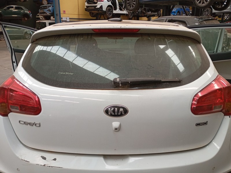Recambio de porton trasero para kia cee´d (jd) 1.6 crdi 128 referencia OEM IAM   