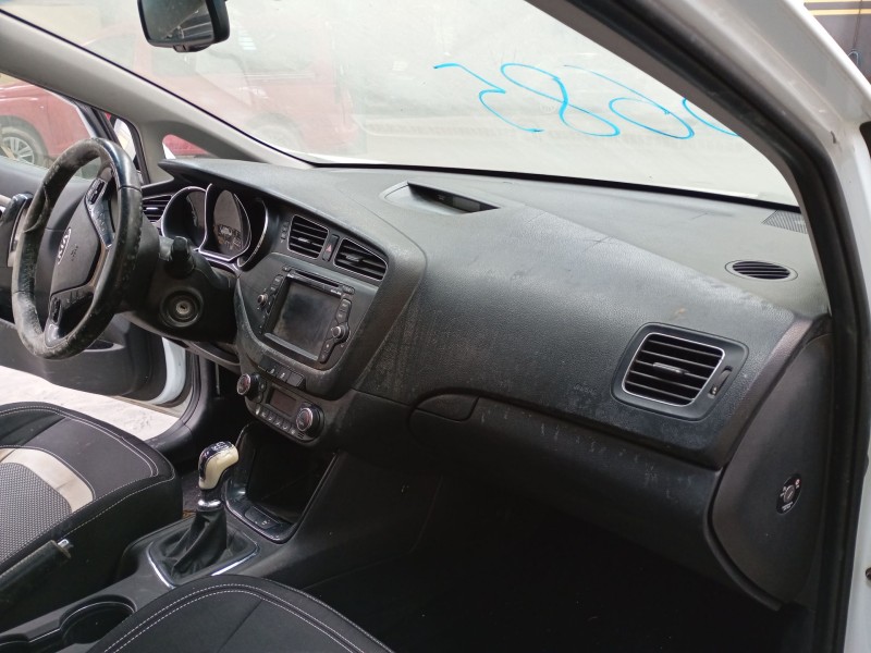 Recambio de salpicadero para kia cee´d (jd) 1.6 crdi 128 referencia OEM IAM   