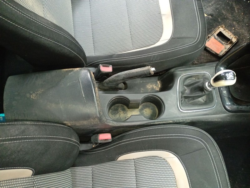 Recambio de consola central para kia cee´d (jd) 1.6 crdi 128 referencia OEM IAM   