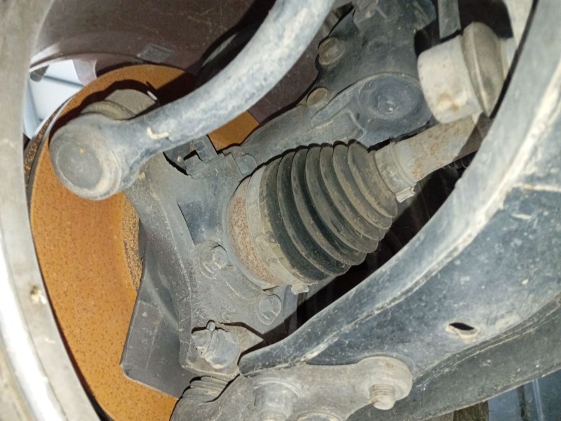 Recambio de mangueta delantera izquierda para kia cee´d (jd) 1.6 crdi 128 referencia OEM IAM   