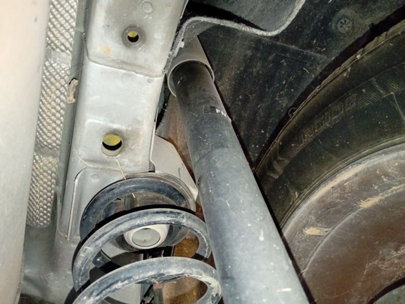 Recambio de amortiguador trasero derecho para ford ecosport 1.5 ti referencia OEM IAM   