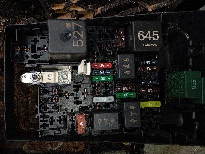 Recambio de caja reles / fusibles para volkswagen caddy v furgoneta/monovolumen (sba, sbh) 2.0 tdi bmt referencia OEM IAM   