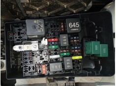 CAJA RELES / FUSIBLES 