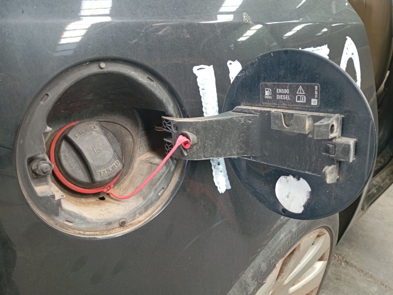 Recambio de tapa exterior combustible para opel insignia a (g09) 2.0 cdti (68) referencia OEM IAM   