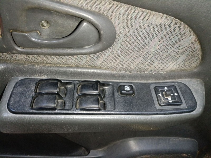 Recambio de mando elevalunas delantero izquierdo para mitsubishi l200 (k7_t, k6_t, k5_t) 2.5 td 4wd (k74t) referencia OEM IAM   