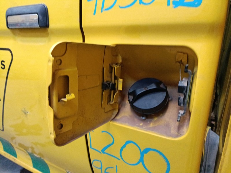 Recambio de tapa exterior combustible para mitsubishi l200 (k7_t, k6_t, k5_t) 2.5 td 4wd (k74t) referencia OEM IAM   