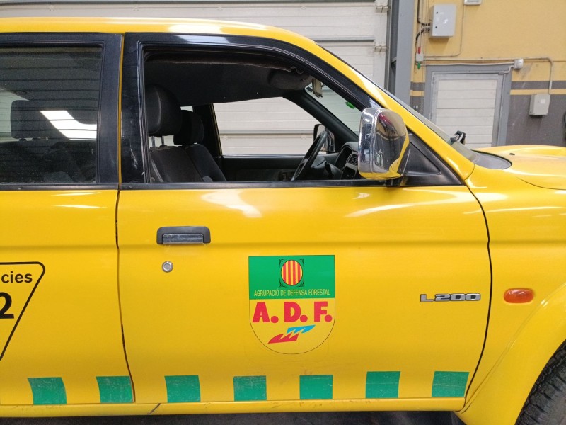 Recambio de puerta delantera derecha para mitsubishi l200 (k7_t, k6_t, k5_t) 2.5 td 4wd (k74t) referencia OEM IAM   