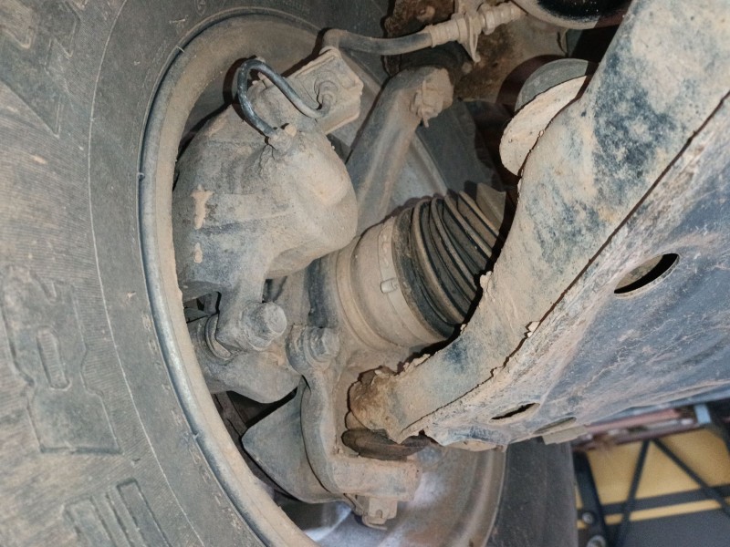 Recambio de mangueta delantera izquierda para mitsubishi l200 (k7_t, k6_t, k5_t) 2.5 td 4wd (k74t) referencia OEM IAM   