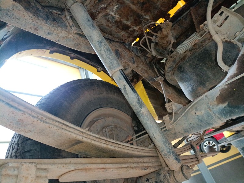 Recambio de amortiguador trasero izquierdo para mitsubishi l200 (k7_t, k6_t, k5_t) 2.5 td 4wd (k74t) referencia OEM IAM   