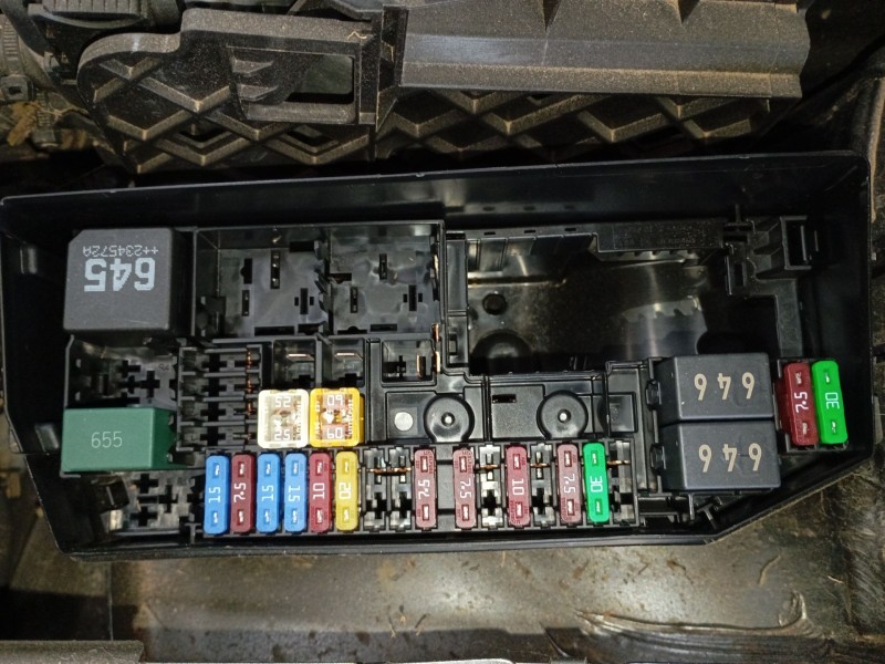 Recambio de caja reles / fusibles para skoda scala (nw1) 1.0 tsi referencia OEM IAM   