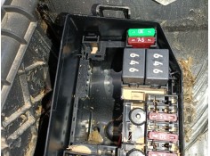 CAJA RELES / FUSIBLES 