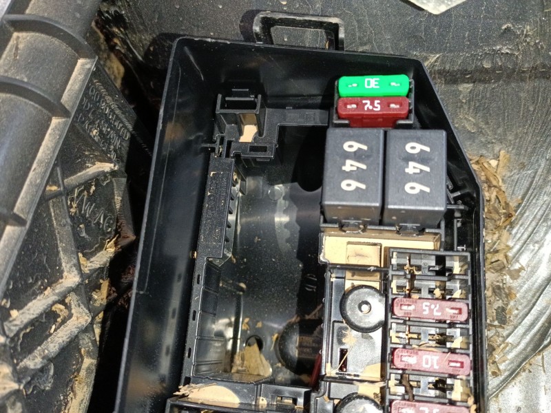 Recambio de caja reles / fusibles para skoda scala (nw1) 1.0 tsi referencia OEM IAM   