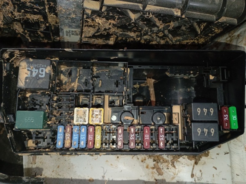 Recambio de caja reles / fusibles para skoda kamiq (nw4) 1.0 tsi referencia OEM IAM   