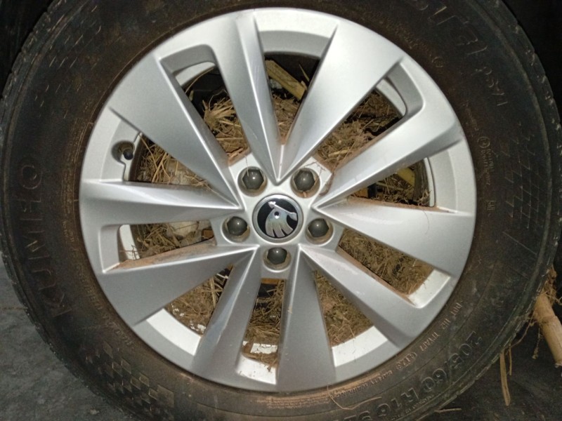 Recambio de llanta sin neumatico para skoda kamiq (nw4) 1.0 tsi referencia OEM IAM 16 PULGADAS  