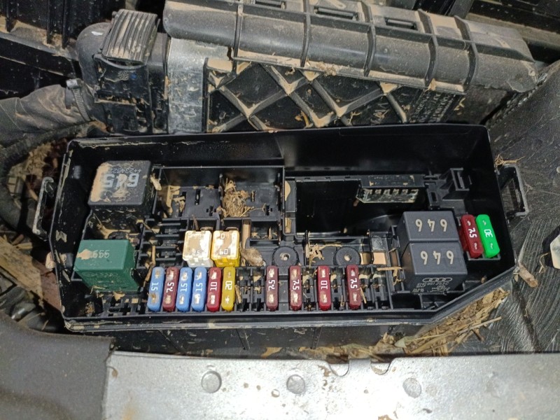 Recambio de caja reles / fusibles para skoda kamiq (nw4) 1.0 tsi referencia OEM IAM   