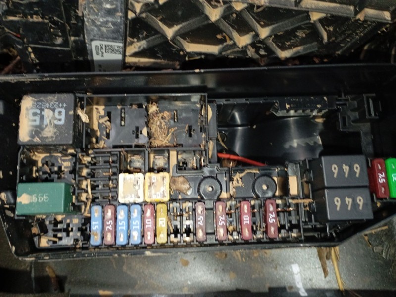 Recambio de caja reles / fusibles para skoda kamiq (nw4) 1.0 tsi referencia OEM IAM   