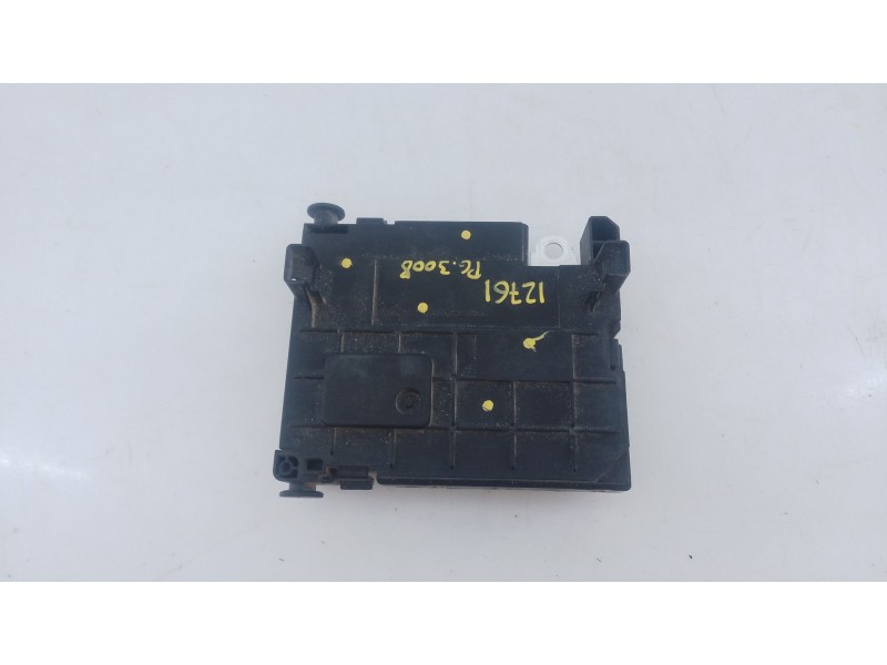 Recambio de caja reles / fusibles para peugeot 3008 suv referencia OEM IAM 9810296180  
