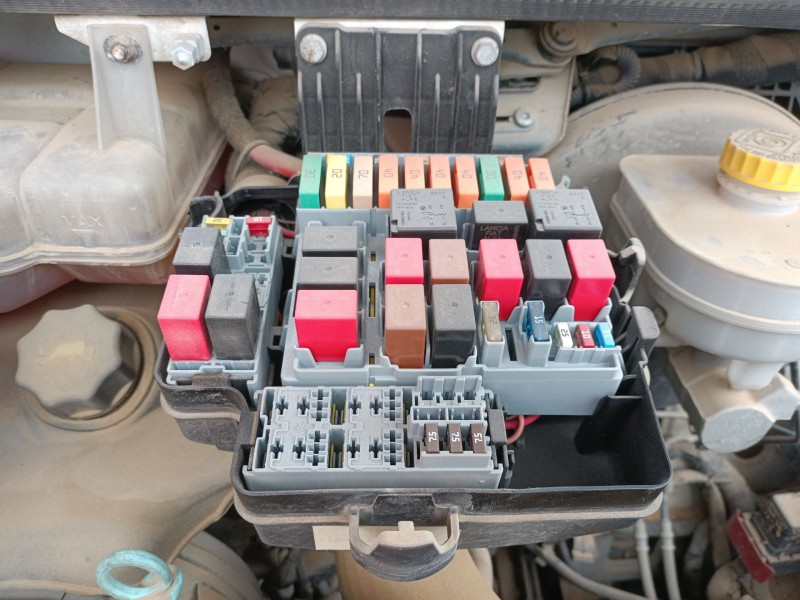 Recambio de caja reles / fusibles para iveco daily vi caja/chasis 33s13, 35s13, 35c13 referencia OEM IAM   