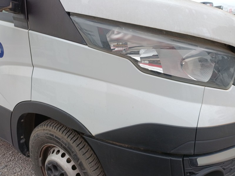 Recambio de aleta delantera derecha para iveco daily vi caja/chasis 33s13, 35s13, 35c13 referencia OEM IAM   