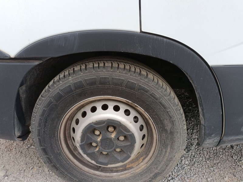 Recambio de aletin delantero izquierdo para iveco daily vi caja/chasis 33s13, 35s13, 35c13 referencia OEM IAM   