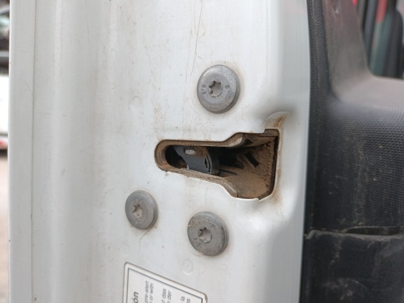 Recambio de cerradura puerta delantera izquierda para iveco daily vi caja/chasis 33s13, 35s13, 35c13 referencia OEM IAM   