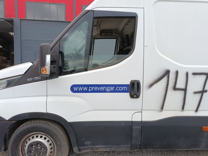 Recambio de puerta delantera izquierda para iveco daily vi caja/chasis 33s13, 35s13, 35c13 referencia OEM IAM   