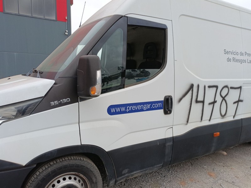 Recambio de puerta delantera izquierda para iveco daily vi caja/chasis 33s13, 35s13, 35c13 referencia OEM IAM   