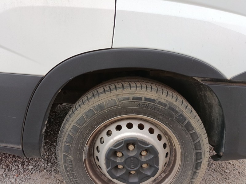 Recambio de aletin delantero derecho para iveco daily vi caja/chasis 33s13, 35s13, 35c13 referencia OEM IAM   