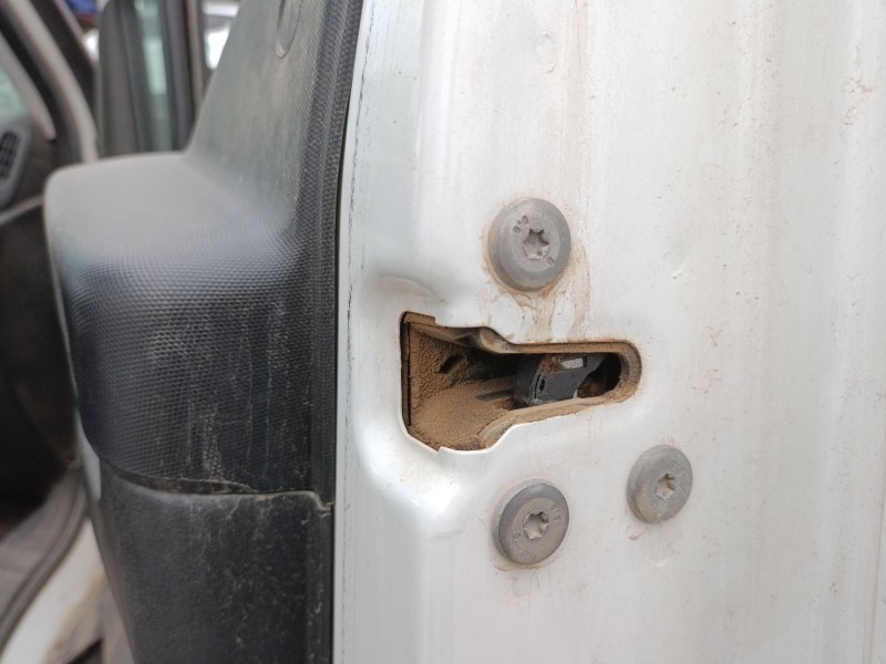 Recambio de cerradura puerta delantera derecha para iveco daily vi caja/chasis 33s13, 35s13, 35c13 referencia OEM IAM   