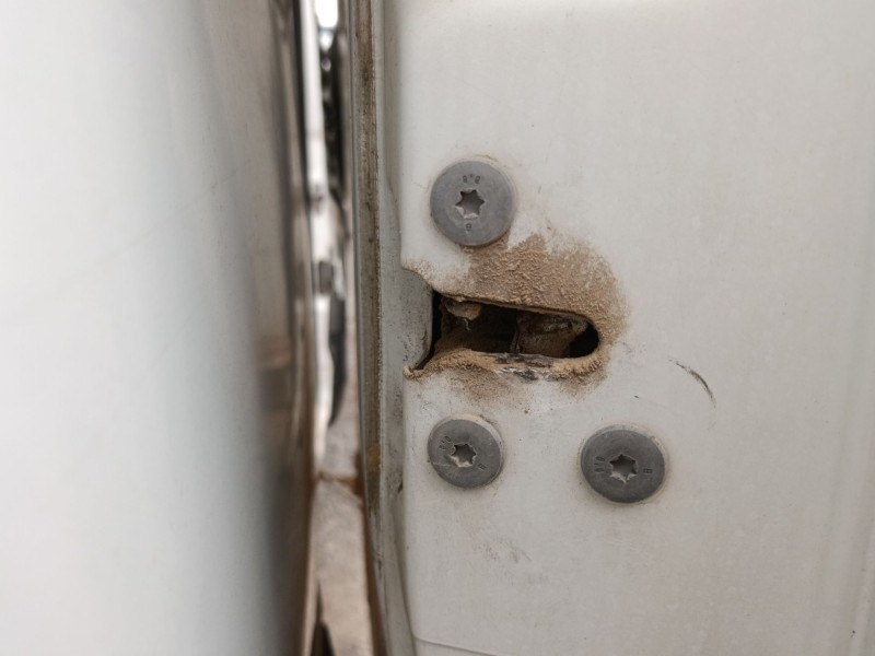 Recambio de cerradura puerta trasera derecha para iveco daily vi caja/chasis 33s13, 35s13, 35c13 referencia OEM IAM   