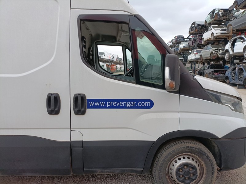 Recambio de puerta delantera derecha para iveco daily vi caja/chasis 33s13, 35s13, 35c13 referencia OEM IAM   