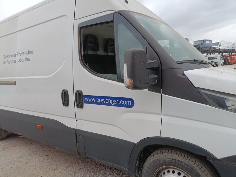 Recambio de puerta delantera derecha para iveco daily vi caja/chasis 33s13, 35s13, 35c13 referencia OEM IAM   