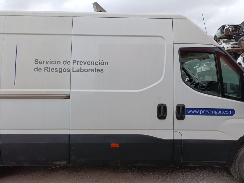 Recambio de puerta lateral corredera derecha para iveco daily vi caja/chasis 33s13, 35s13, 35c13 referencia OEM IAM   