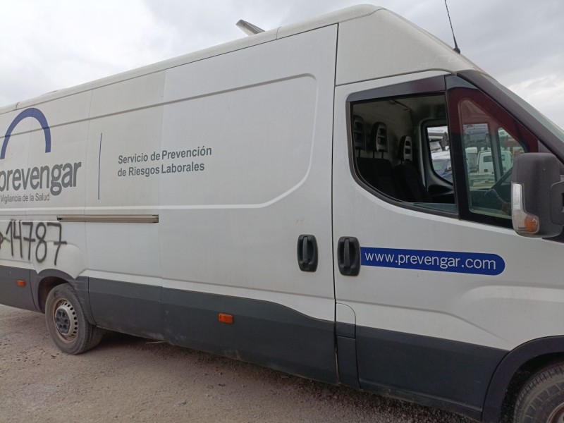 Recambio de puerta lateral corredera derecha para iveco daily vi caja/chasis 33s13, 35s13, 35c13 referencia OEM IAM   