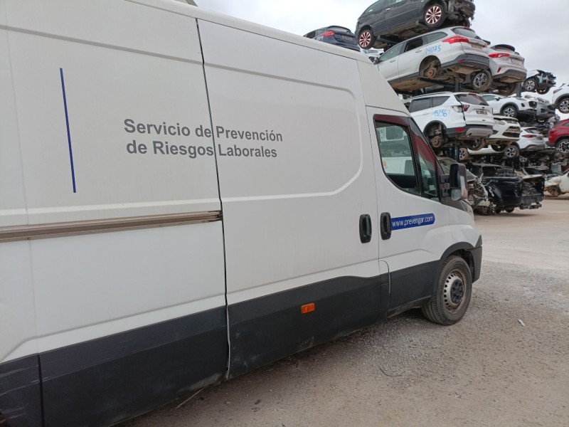 Recambio de puerta lateral corredera derecha para iveco daily vi caja/chasis 33s13, 35s13, 35c13 referencia OEM IAM   