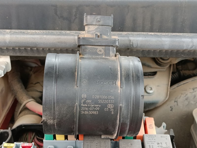 Recambio de caudalimetro para iveco daily vi caja/chasis 33s13, 35s13, 35c13 referencia OEM IAM 55220331 0281006056 