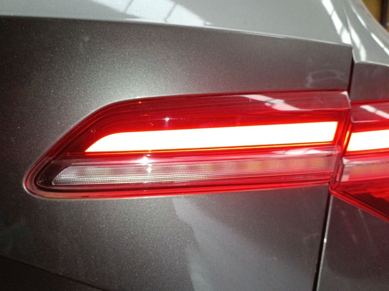 Recambio de piloto trasero derecho porton para skoda karoq (nu7, nd7) 1.5 tsi referencia OEM IAM   