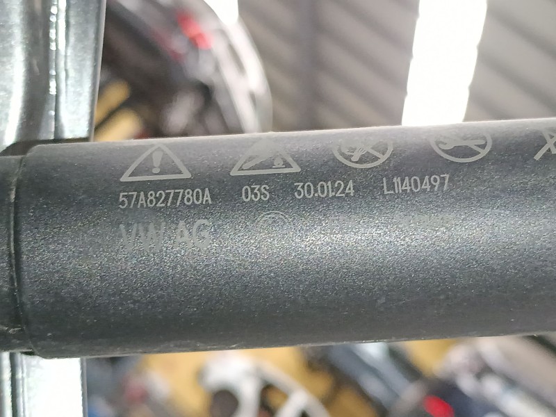 Recambio de amortiguador porton trasero derecho para skoda karoq (nu7, nd7) 1.5 tsi referencia OEM IAM 57A827780A  