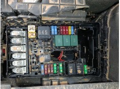 CAJA RELES / FUSIBLES 