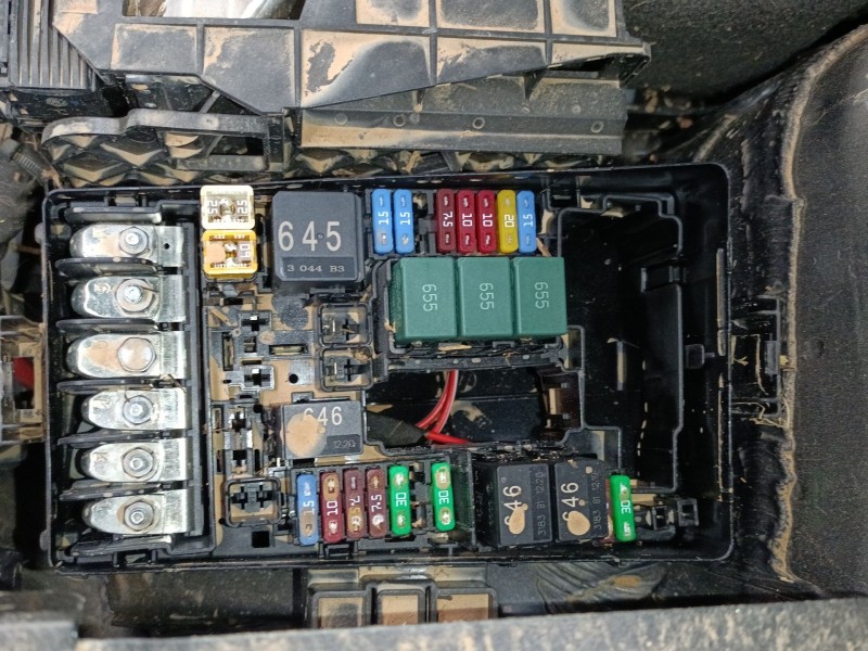 Recambio de caja reles / fusibles para skoda karoq (nu7, nd7) 1.5 tsi referencia OEM IAM   