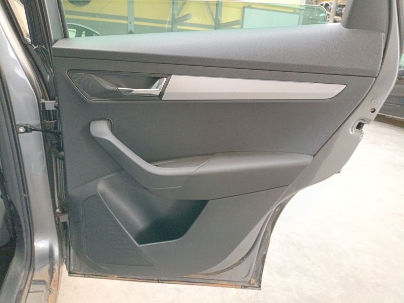 Recambio de guarnecido puerta trasera derecha para skoda karoq (nu7, nd7) 1.5 tsi referencia OEM IAM   