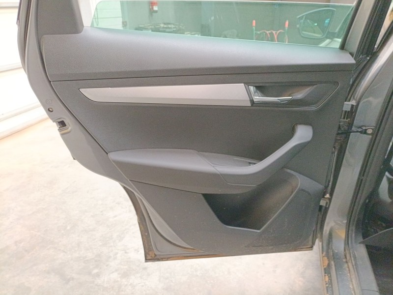 Recambio de guarnecido puerta trasera izquierda para skoda karoq (nu7, nd7) 1.5 tsi referencia OEM IAM   