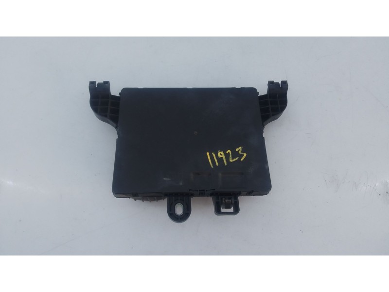 Recambio de caja reles / fusibles para opel insignia sports tourer selective referencia OEM IAM   