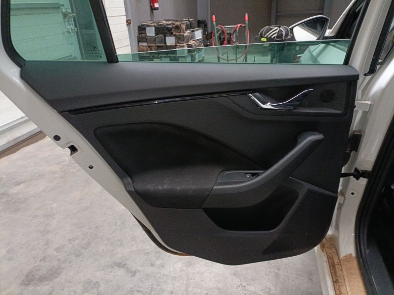 Recambio de guarnecido puerta trasera izquierda para skoda kamiq (nw4) 1.0 tsi referencia OEM IAM   