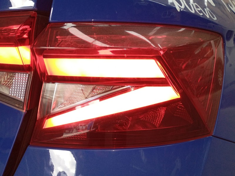 Recambio de piloto trasero derecho para skoda fabia iv (pj3) 1.0 tsi referencia OEM IAM   