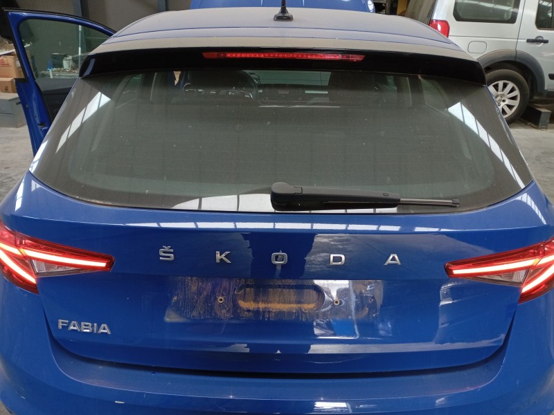 Recambio de porton trasero para skoda fabia iv (pj3) 1.0 tsi referencia OEM IAM   