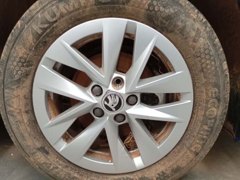 Recambio de llanta sin neumatico para skoda fabia iv (pj3) 1.0 tsi referencia OEM IAM 15 PULGADAS  